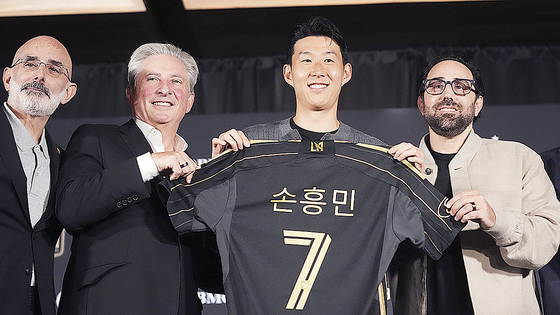 손흥민, 축구의 경계를 넘어 LA의 무대로 오르다