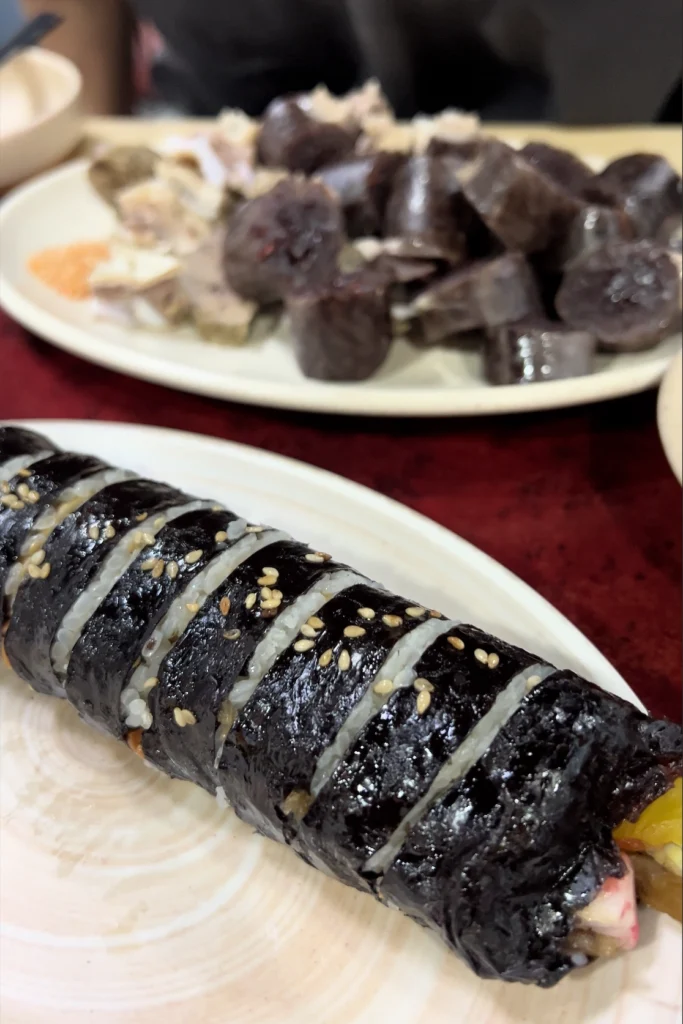 새암분식 김밥과 순대 한상 Gimbap and sundae platter at Saeam Bunsik