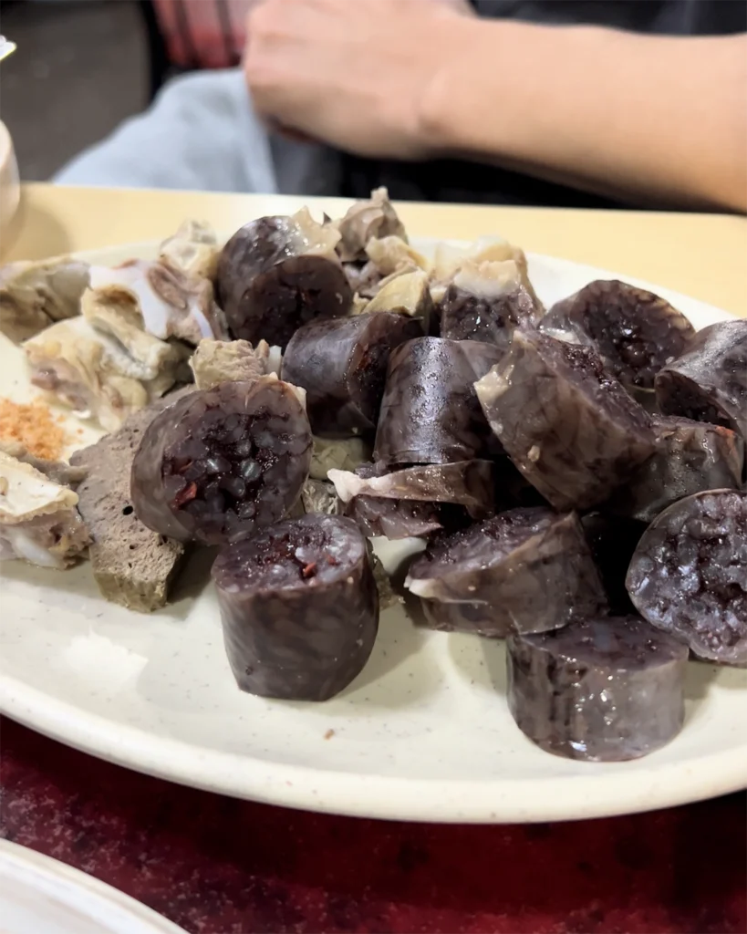 새암분식 대표 메뉴 순대 한 접시 Korean blood sausage dish (sundae) served at Saeam Bunsik