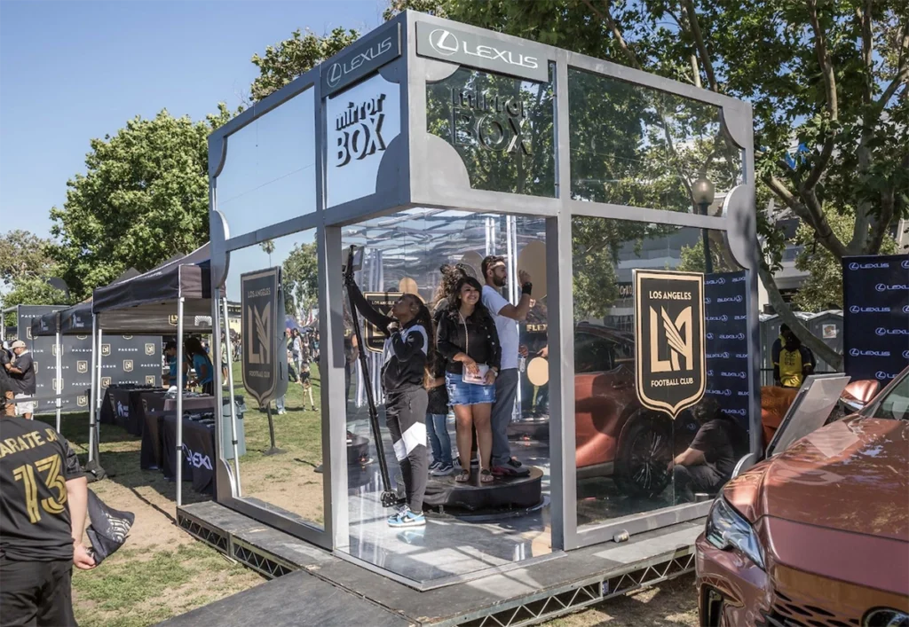 MLS 경기일에 열린 LAFC 팬 페스티벌과 브랜드 체험 공간 LAFC fan festival showcasing MLS matchday fan experience