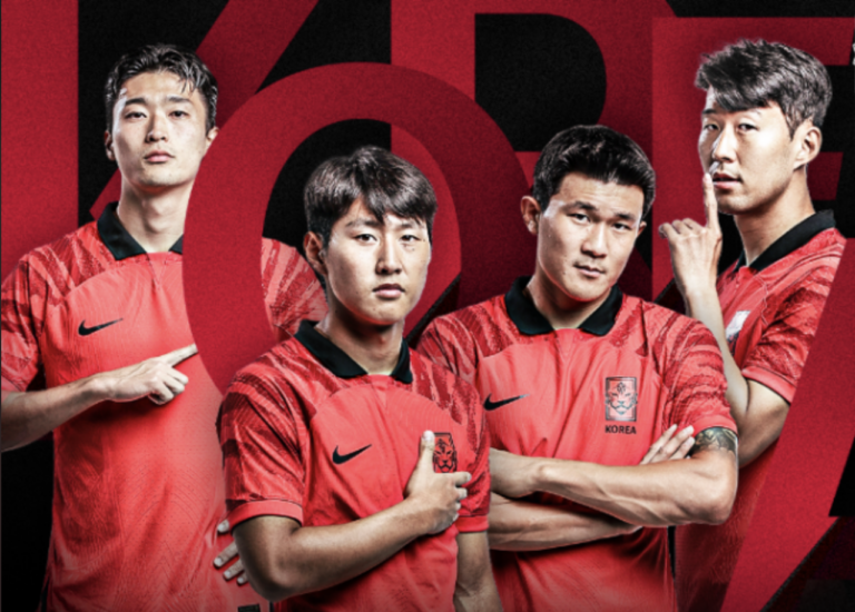 이강인, 김민재, 조규성 등 대한민국 축구 국가대표팀 주요 선수들의 붉은색 유니폼 그래픽