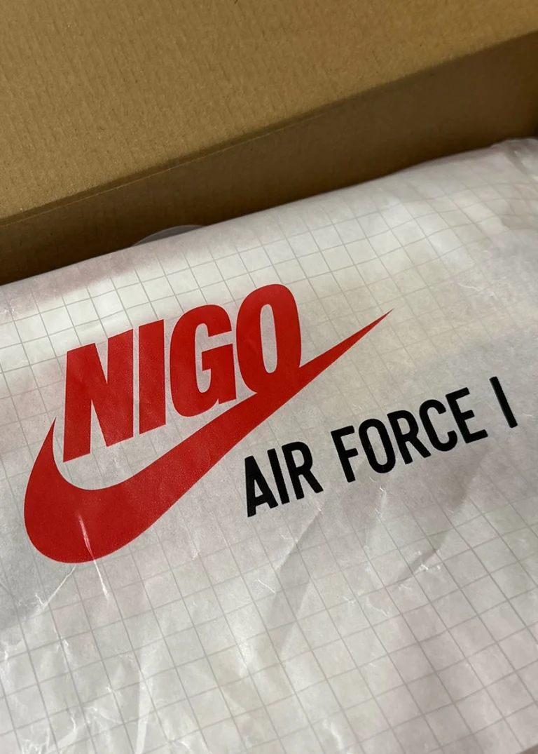 NIGO Air Force 1 로고가 인쇄된 협업 패키지 내지 디테일